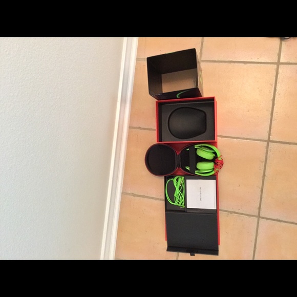 beats head phones - Picture 1 of 2